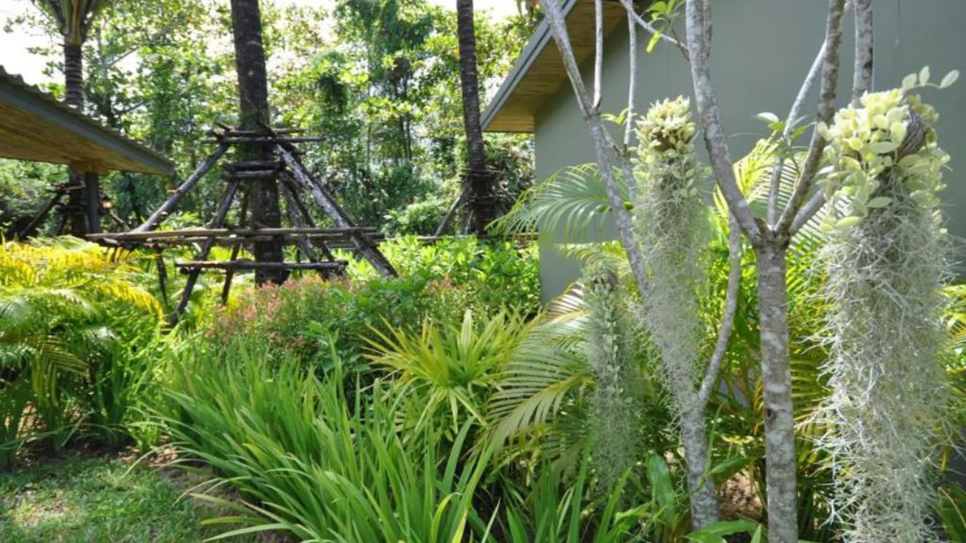 *** Üdülőközpont Loft Garden Villa @ Bangsak Khaulak Thaiföld